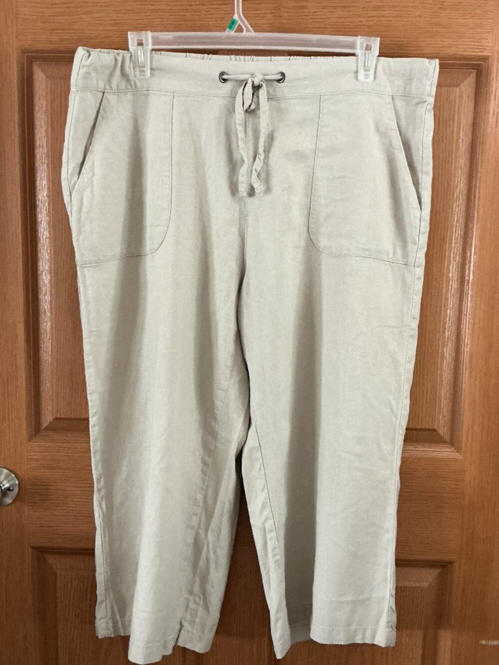 Naturals D & Co Tan Capris